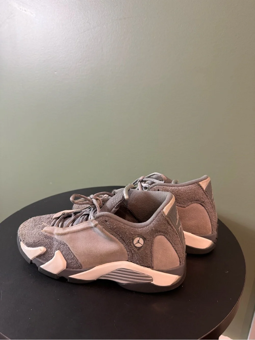 Jordan Low-Top Sneakers in Light Grey and White